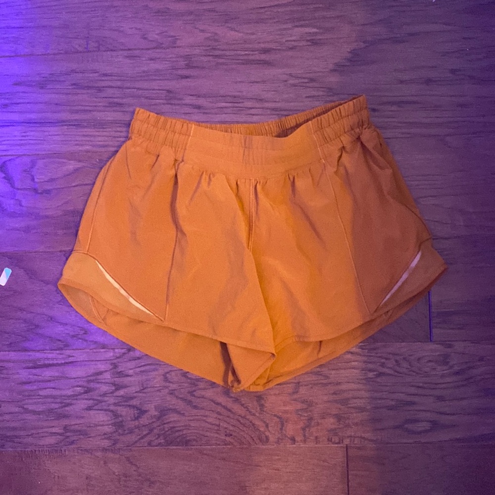 Lululemon shorts hotty hots